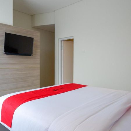 Hotel Reddoorz Near Exit Tol Banyumanik 2 à Srondolwetan Extérieur photo