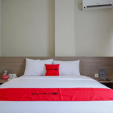 Hotel Reddoorz Near Exit Tol Banyumanik 2 à Srondolwetan Extérieur photo