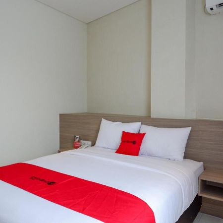 Hotel Reddoorz Near Exit Tol Banyumanik 2 à Srondolwetan Extérieur photo