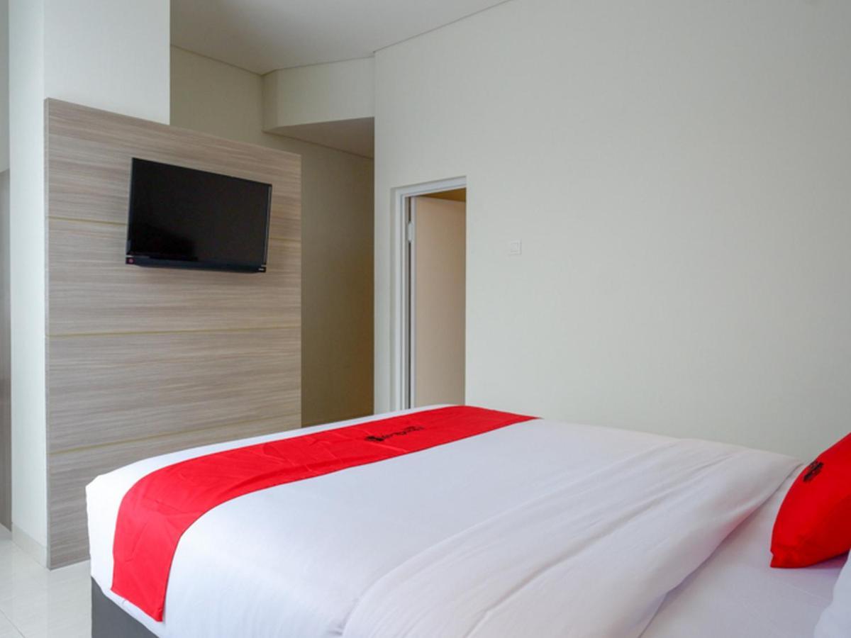 Hotel Reddoorz Near Exit Tol Banyumanik 2 à Srondolwetan Extérieur photo