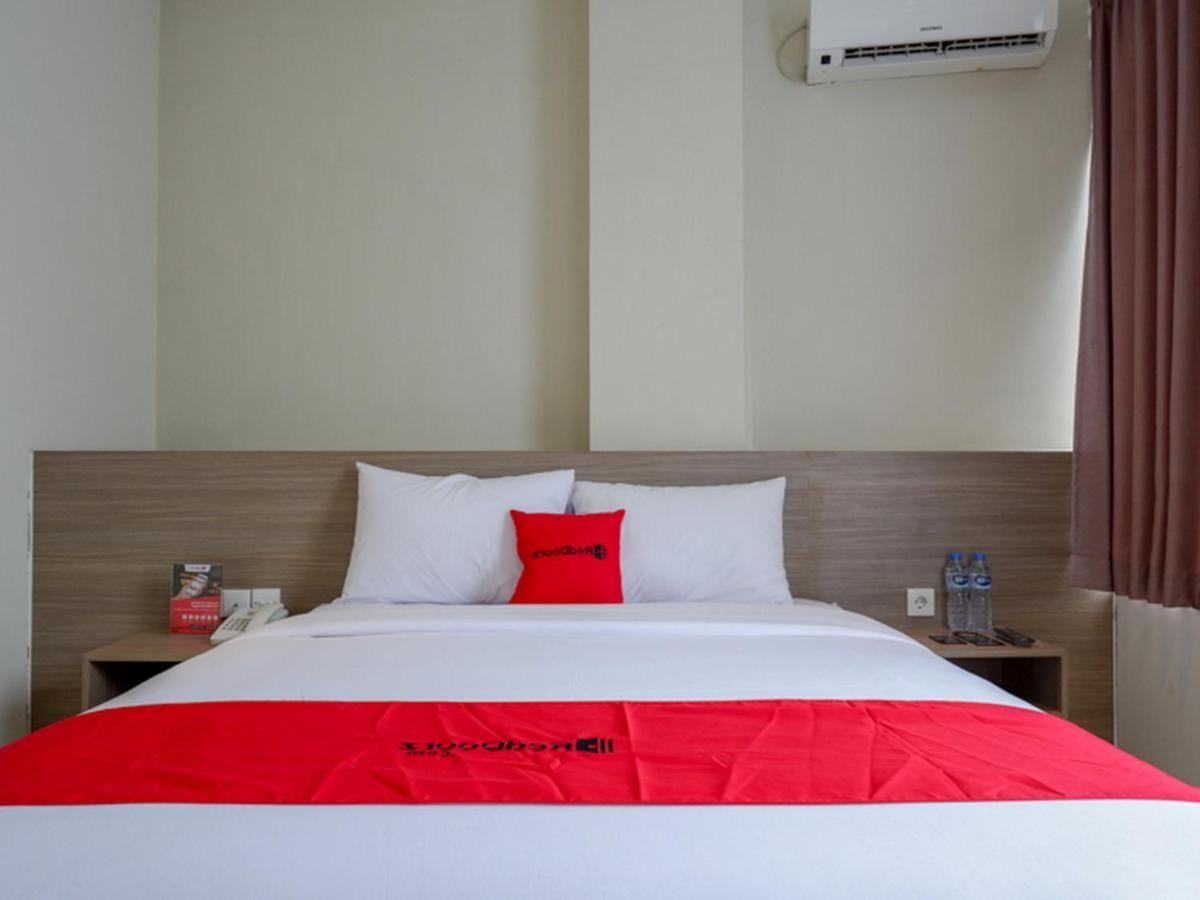 Hotel Reddoorz Near Exit Tol Banyumanik 2 à Srondolwetan Extérieur photo