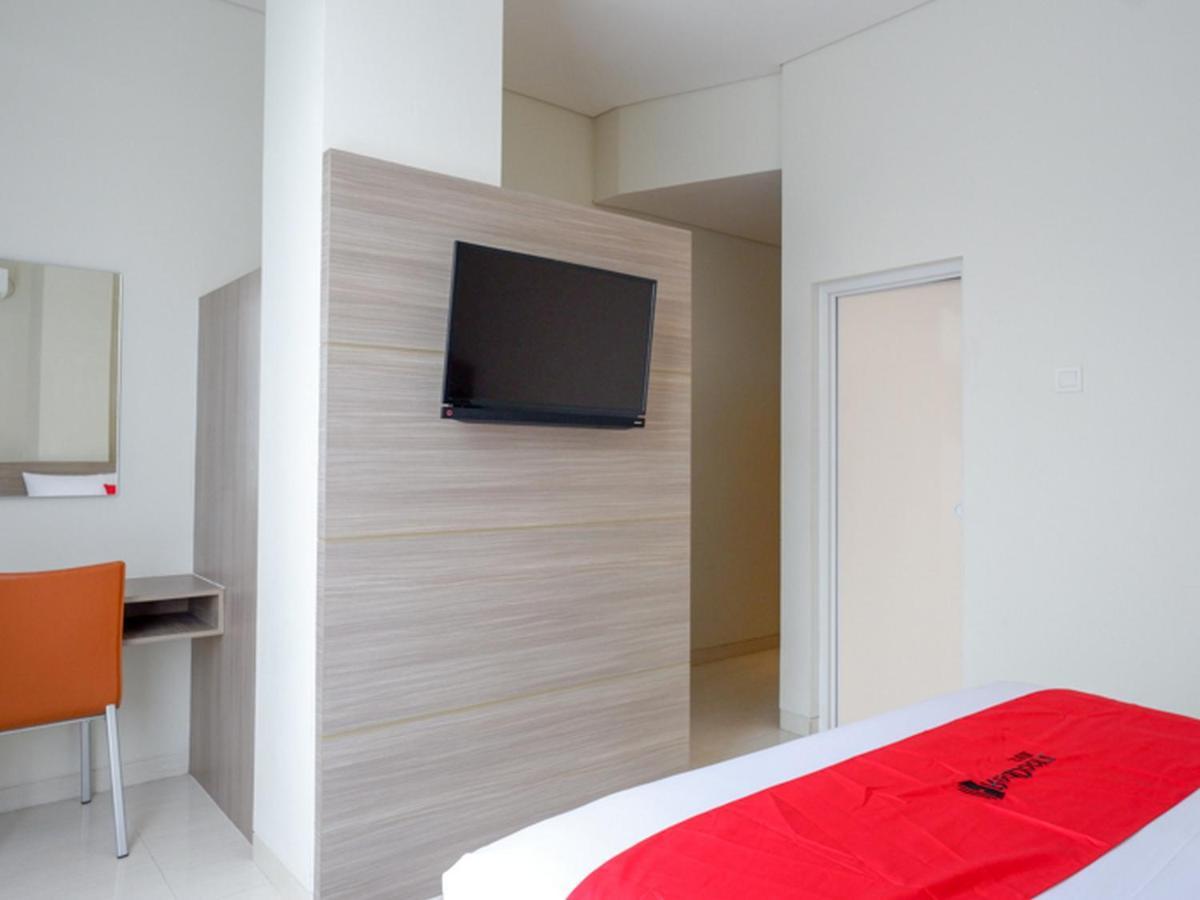 Hotel Reddoorz Near Exit Tol Banyumanik 2 à Srondolwetan Extérieur photo