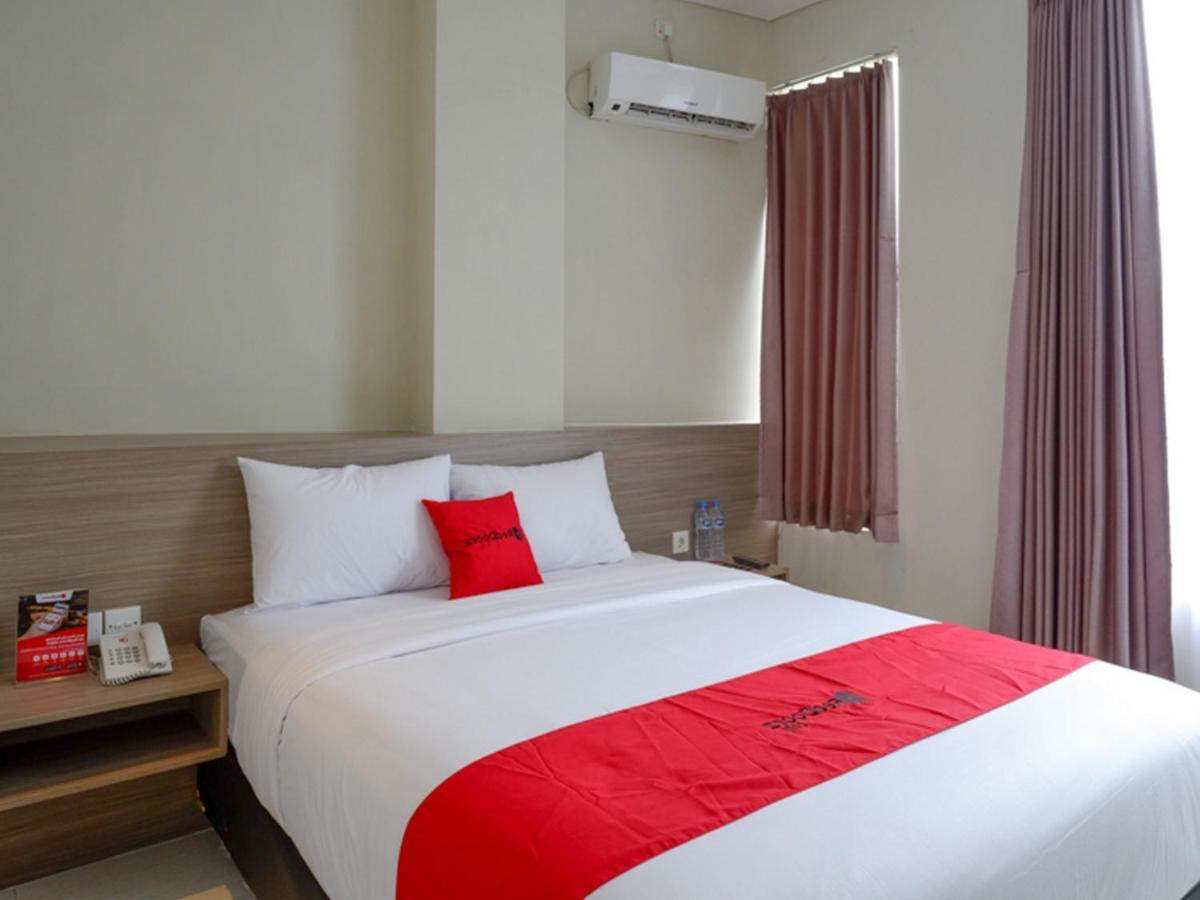 Hotel Reddoorz Near Exit Tol Banyumanik 2 à Srondolwetan Extérieur photo