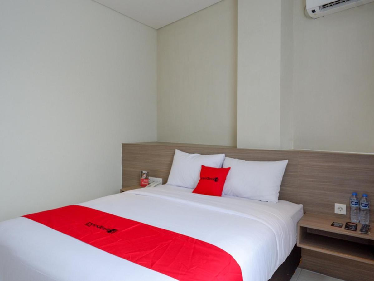 Hotel Reddoorz Near Exit Tol Banyumanik 2 à Srondolwetan Extérieur photo