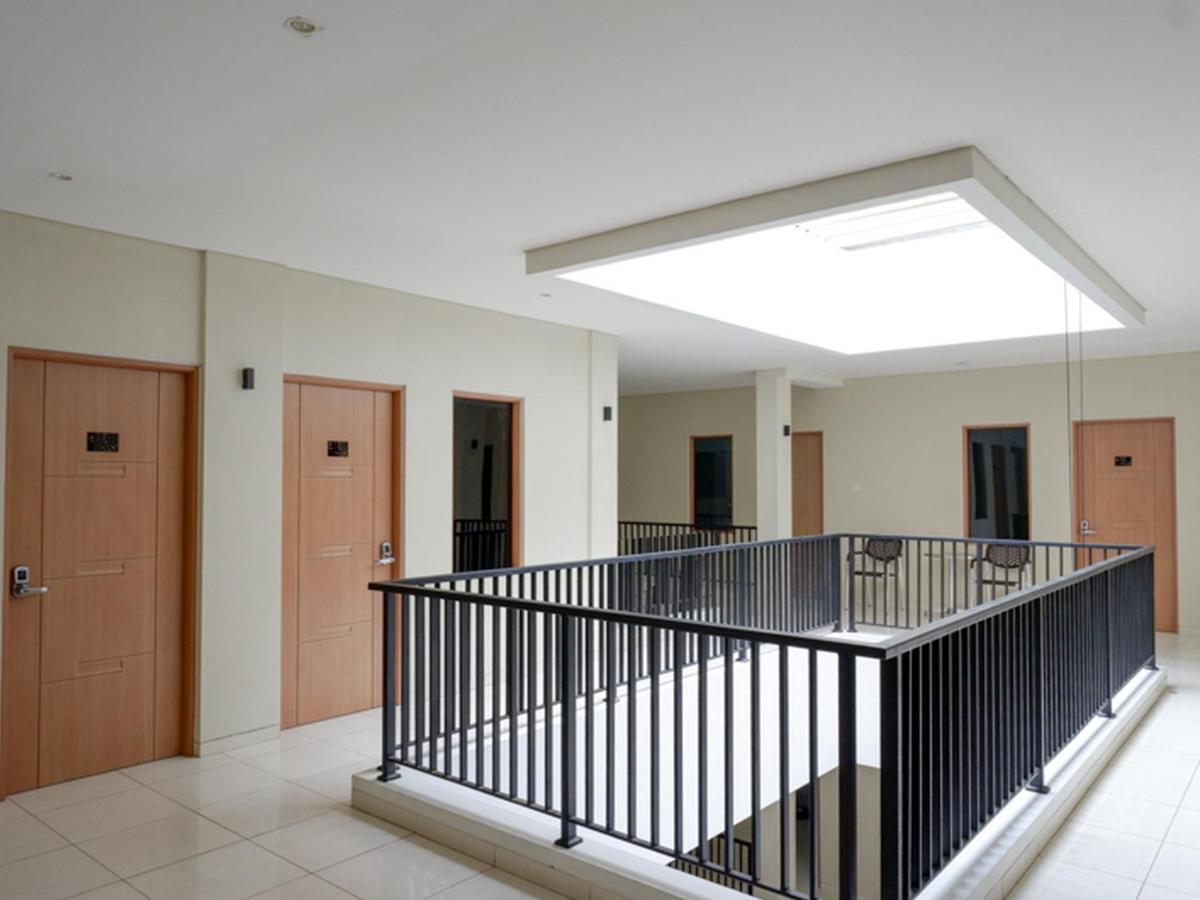 Hotel Reddoorz Near Exit Tol Banyumanik 2 à Srondolwetan Extérieur photo