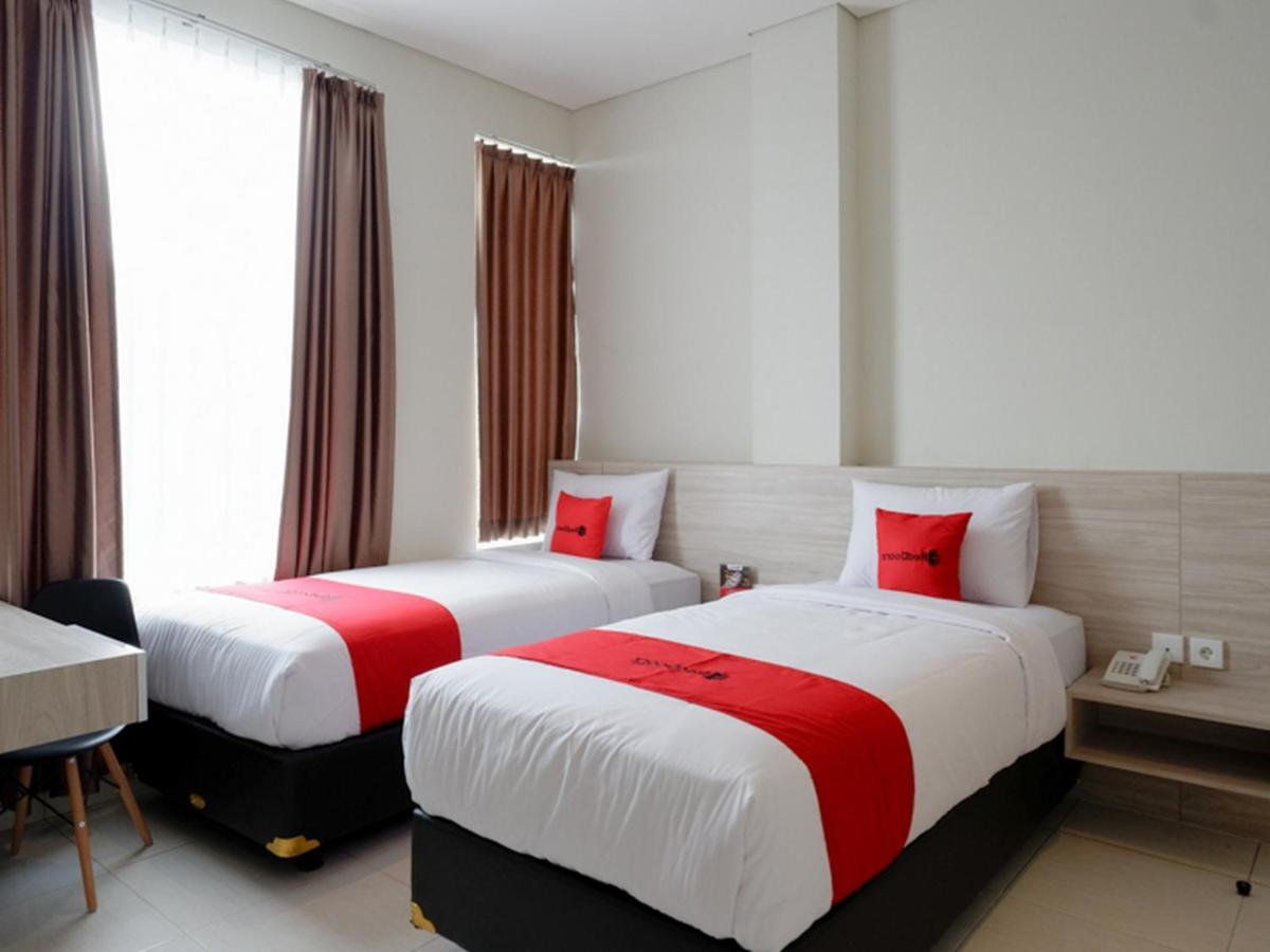 Hotel Reddoorz Near Exit Tol Banyumanik 2 à Srondolwetan Extérieur photo