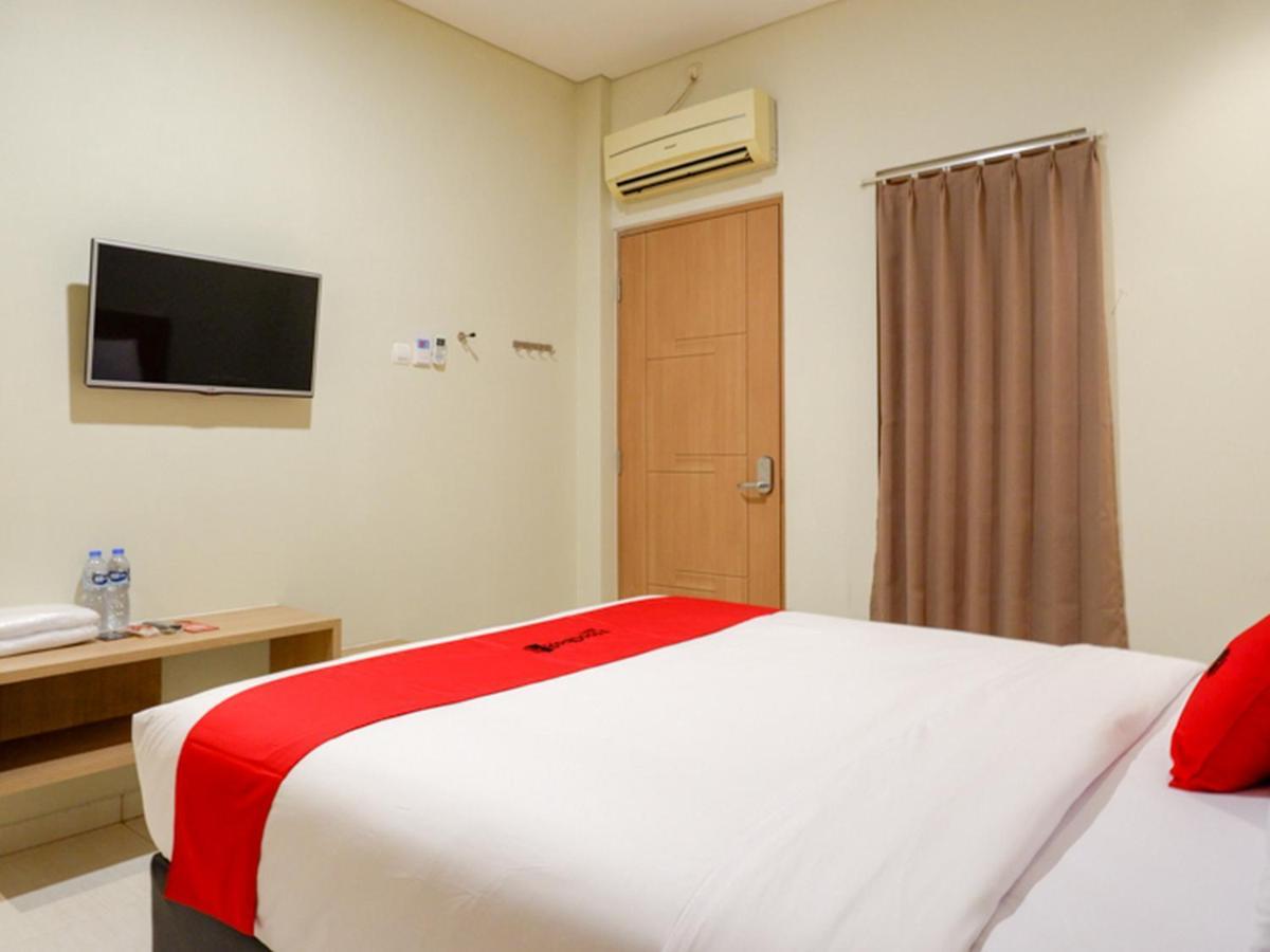 Hotel Reddoorz Near Exit Tol Banyumanik 2 à Srondolwetan Extérieur photo