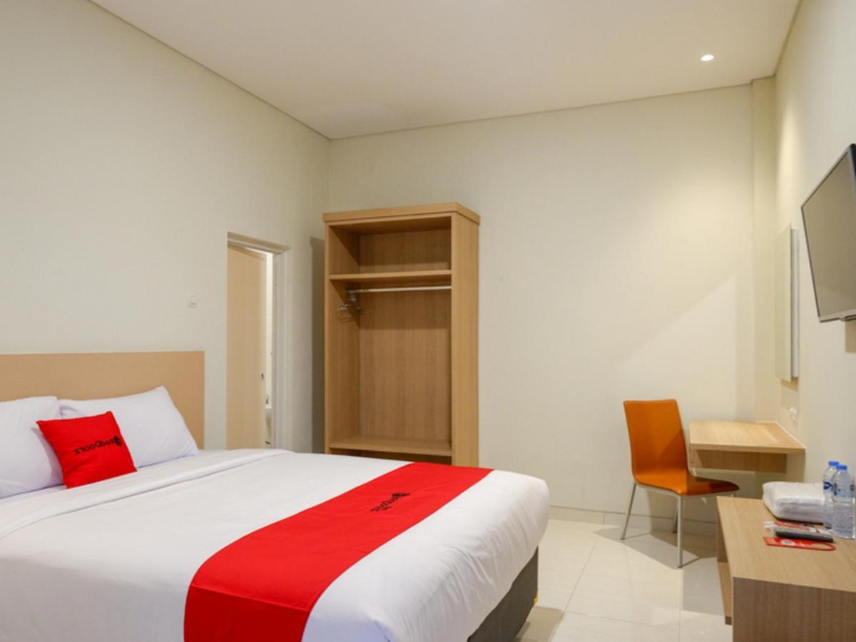 Hotel Reddoorz Near Exit Tol Banyumanik 2 à Srondolwetan Extérieur photo
