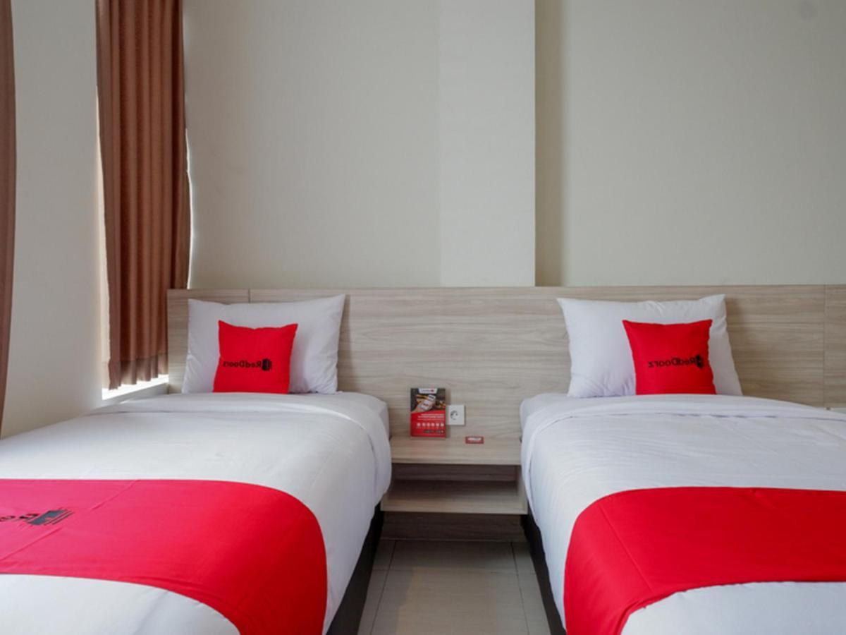 Hotel Reddoorz Near Exit Tol Banyumanik 2 à Srondolwetan Extérieur photo