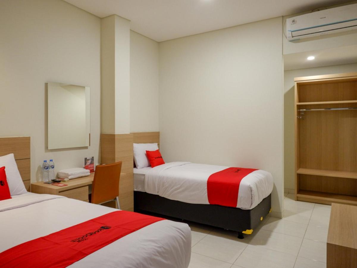 Hotel Reddoorz Near Exit Tol Banyumanik 2 à Srondolwetan Extérieur photo