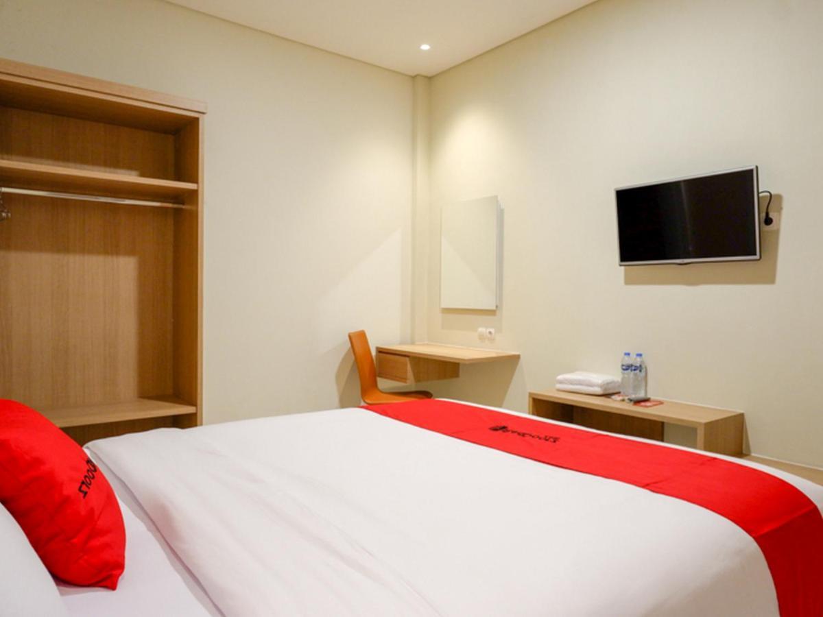 Hotel Reddoorz Near Exit Tol Banyumanik 2 à Srondolwetan Extérieur photo