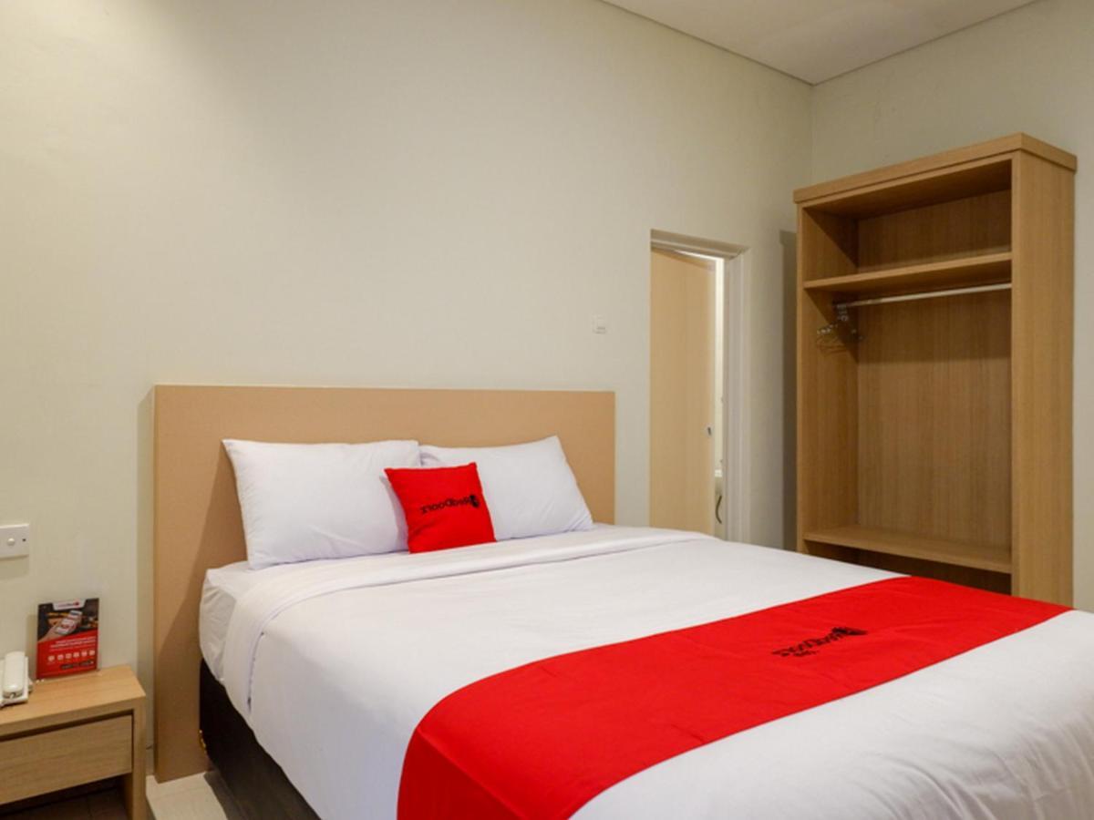 Hotel Reddoorz Near Exit Tol Banyumanik 2 à Srondolwetan Extérieur photo