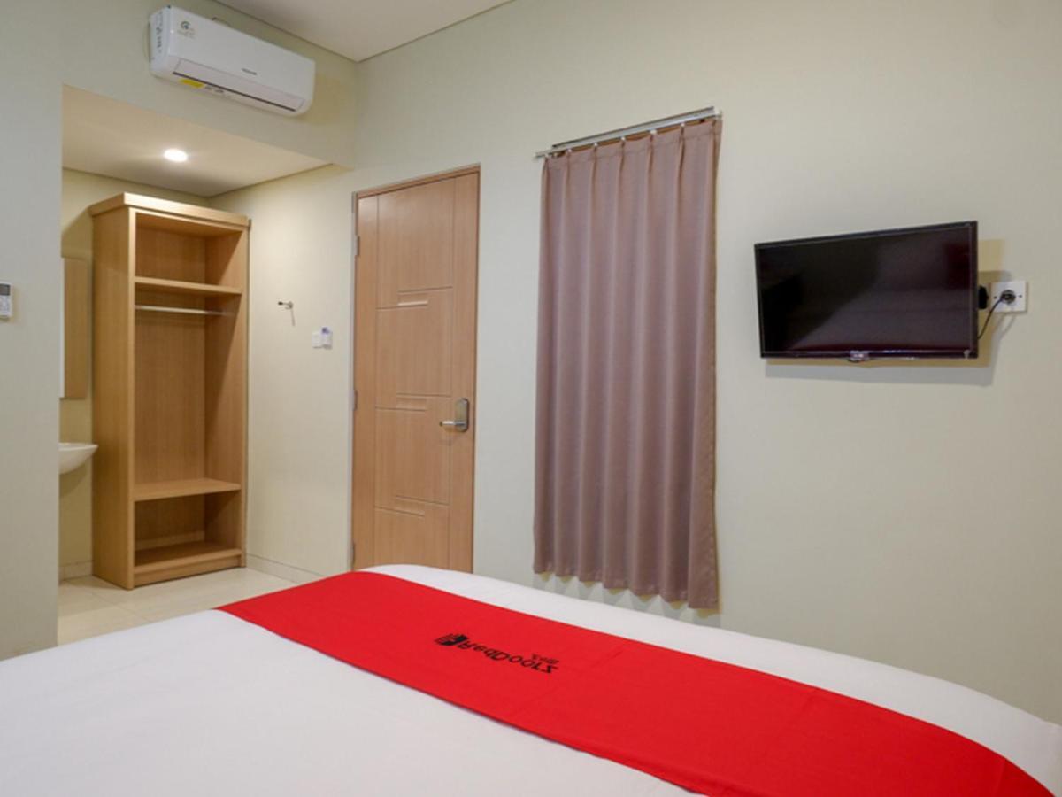 Hotel Reddoorz Near Exit Tol Banyumanik 2 à Srondolwetan Extérieur photo