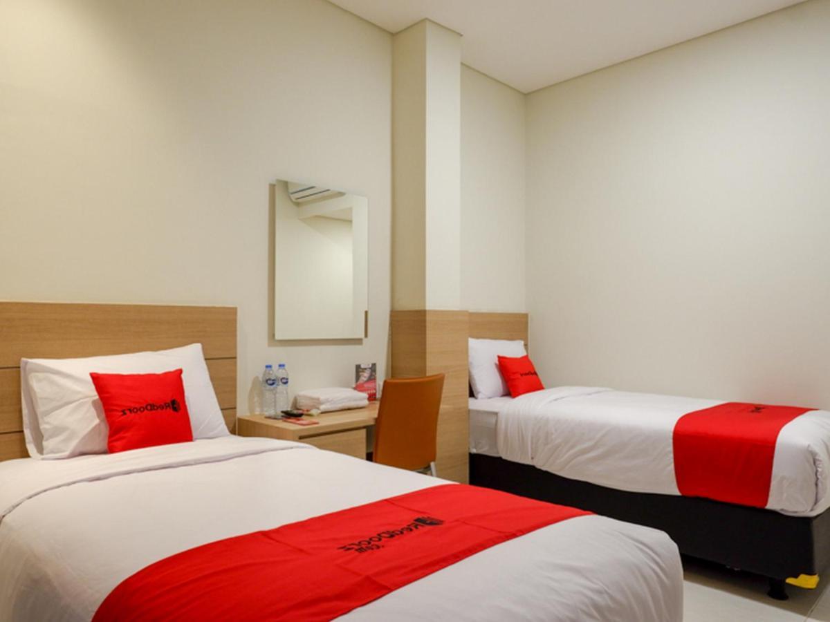 Hotel Reddoorz Near Exit Tol Banyumanik 2 à Srondolwetan Extérieur photo
