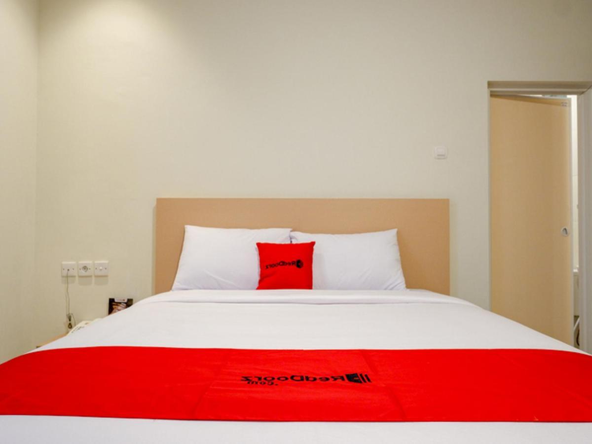 Hotel Reddoorz Near Exit Tol Banyumanik 2 à Srondolwetan Extérieur photo
