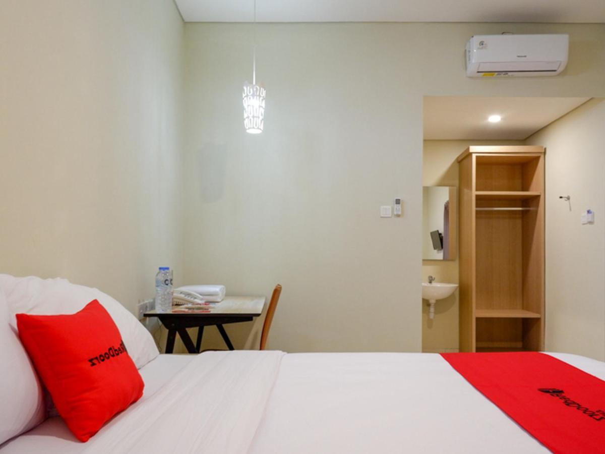 Hotel Reddoorz Near Exit Tol Banyumanik 2 à Srondolwetan Extérieur photo