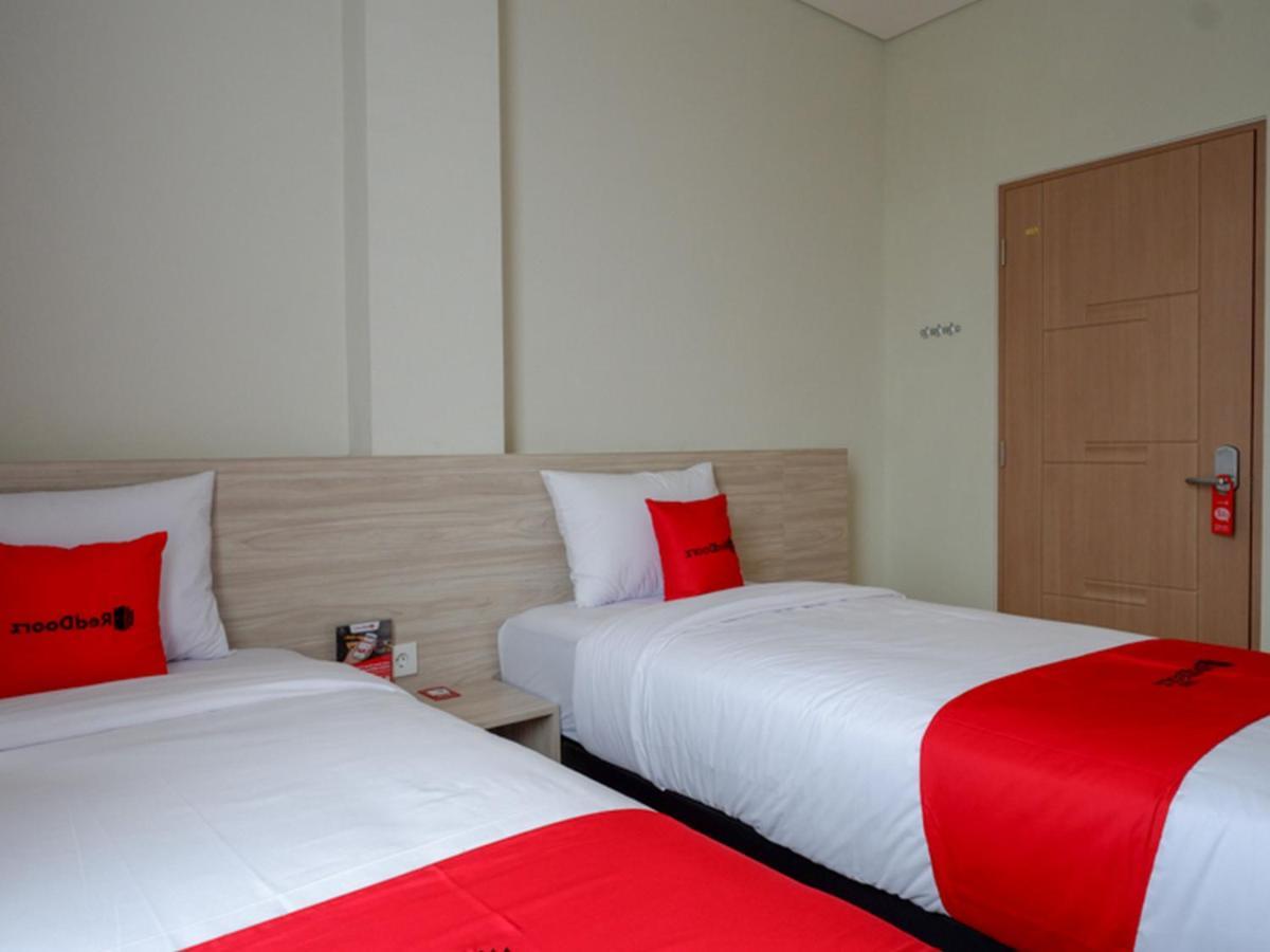 Hotel Reddoorz Near Exit Tol Banyumanik 2 à Srondolwetan Extérieur photo