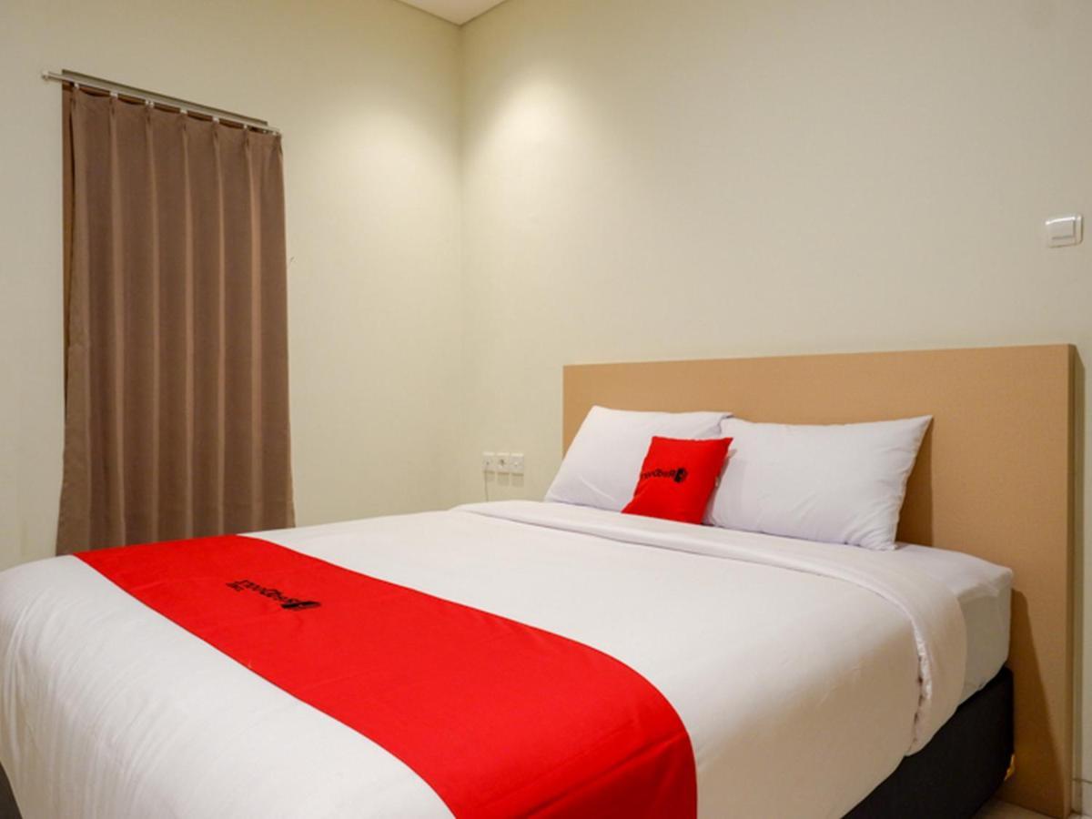 Hotel Reddoorz Near Exit Tol Banyumanik 2 à Srondolwetan Extérieur photo