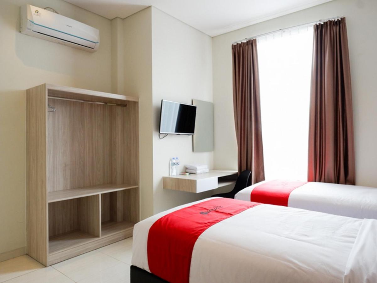 Hotel Reddoorz Near Exit Tol Banyumanik 2 à Srondolwetan Extérieur photo
